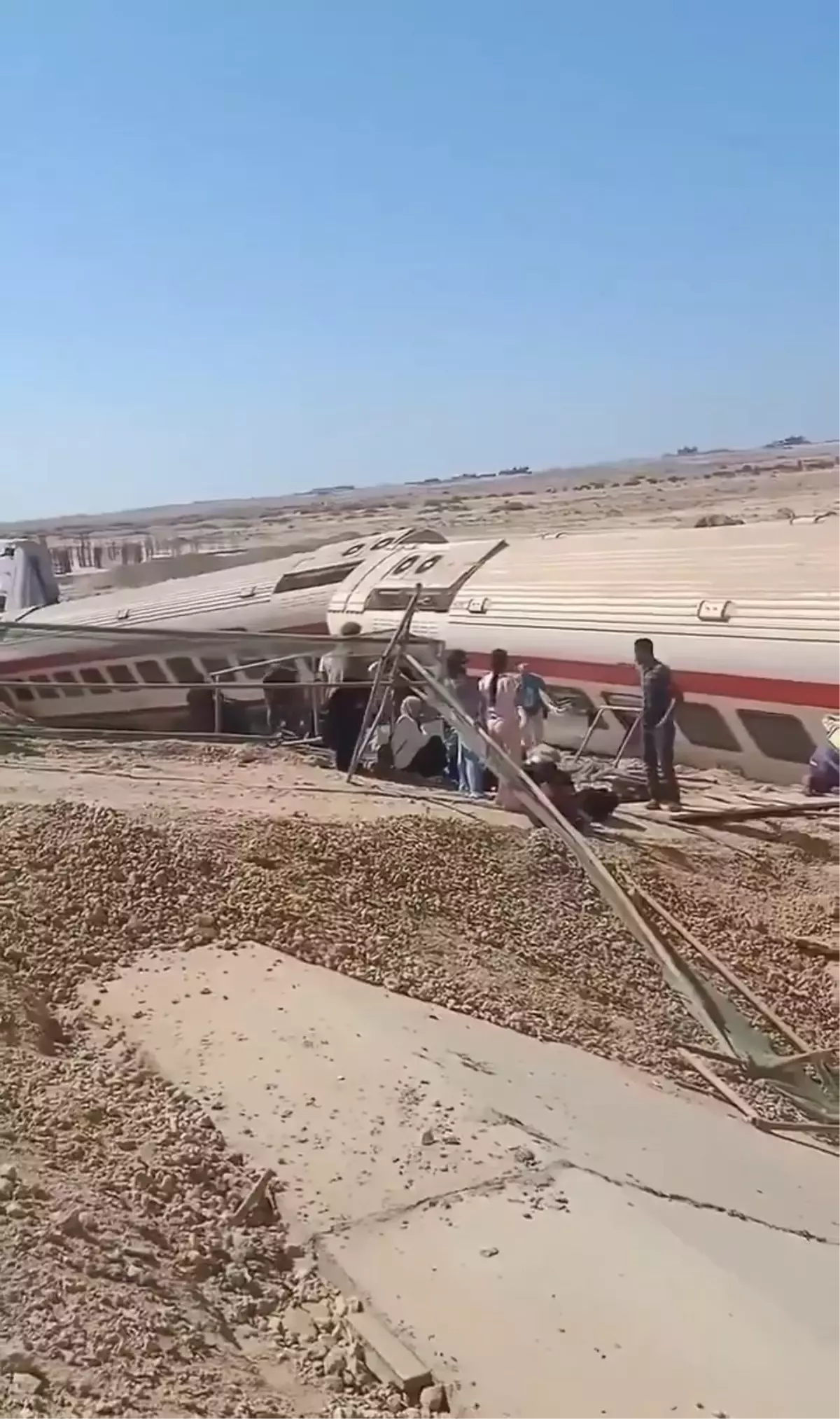 Mısır'da tren kazası: 3 ölü, 103 yaralı