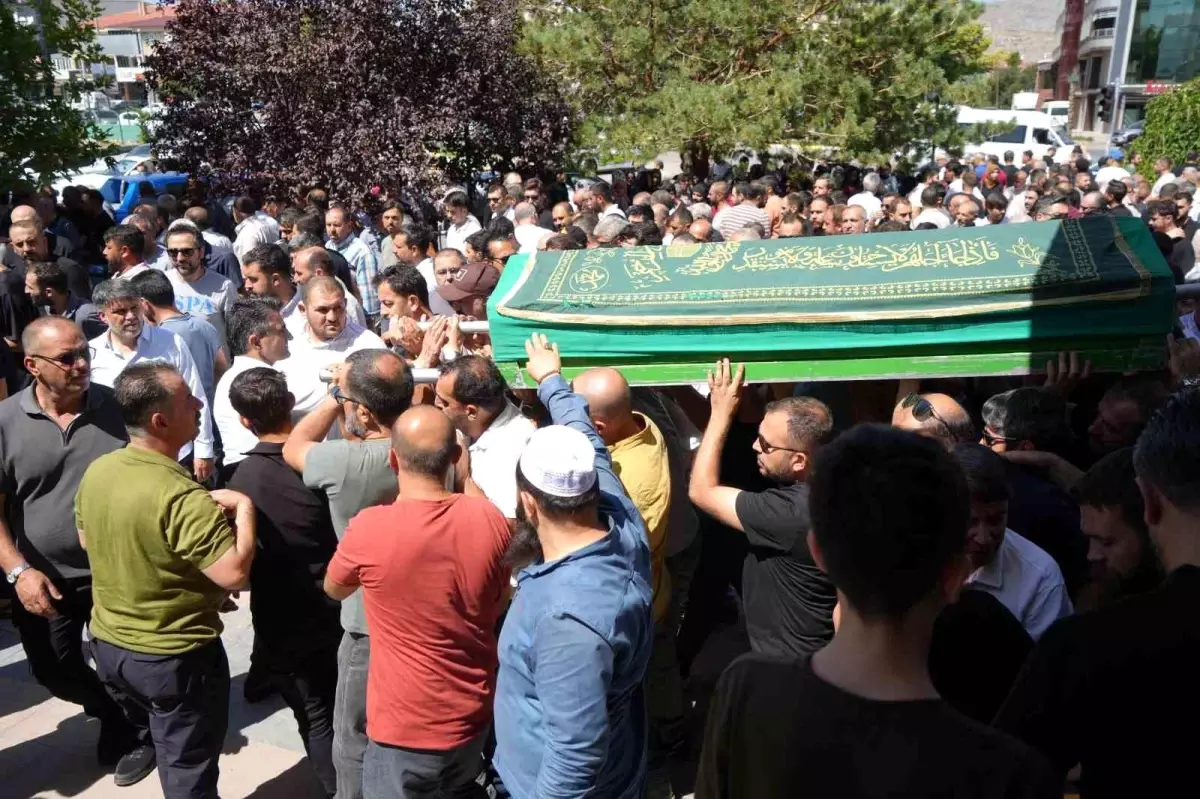 Motosiklet Festivaline Giderken Kaza Geçiren Meriç Yeter, Erzincan'da Defnedildi