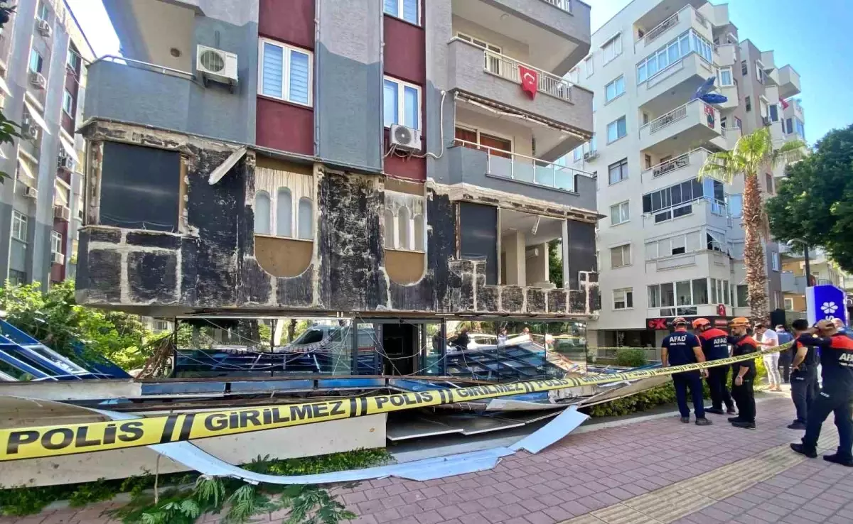 Antalya'da Laboratuvarın Dış Cephesi Büyük Gürültüyle Düştü