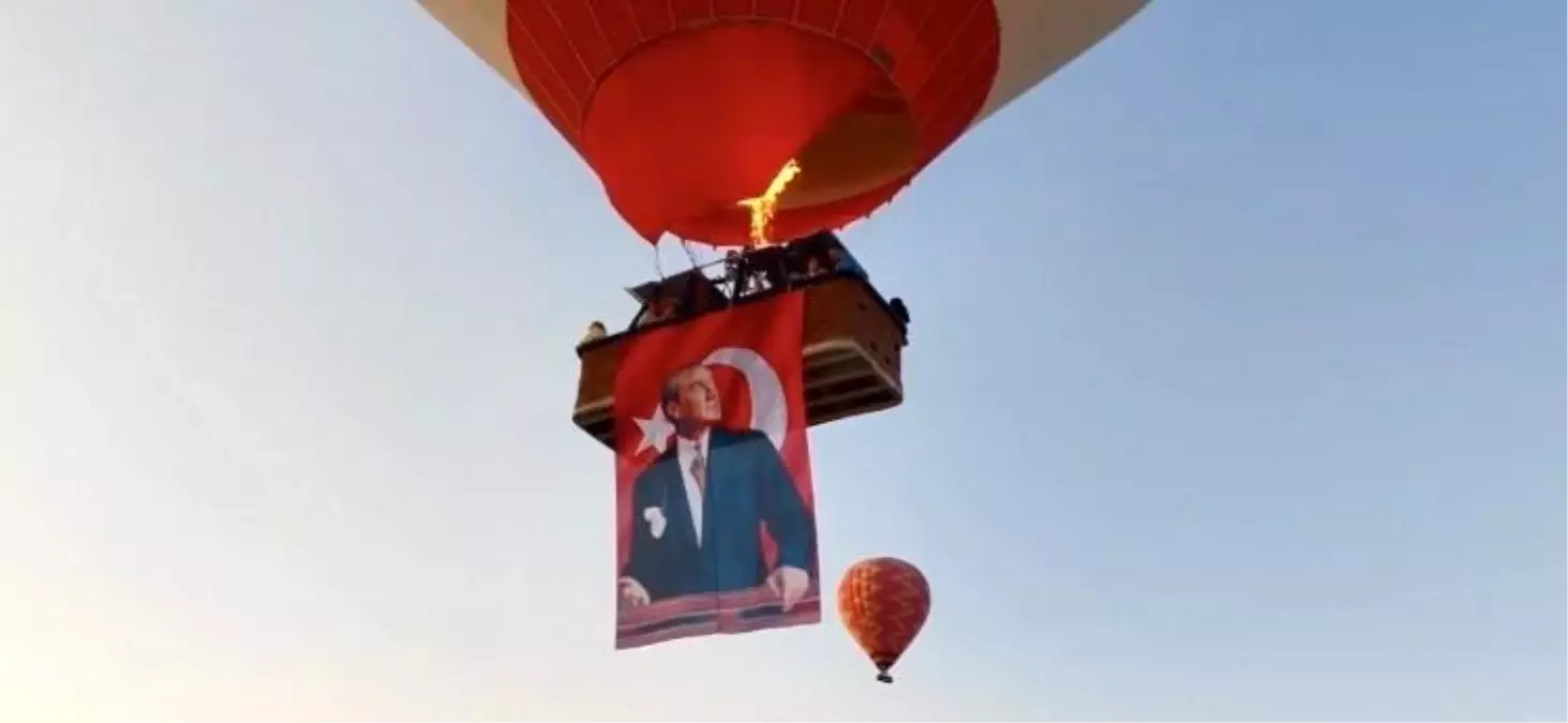 Şehit aileleri 30 Ağustos'u Pamukkale semalarında kutladı