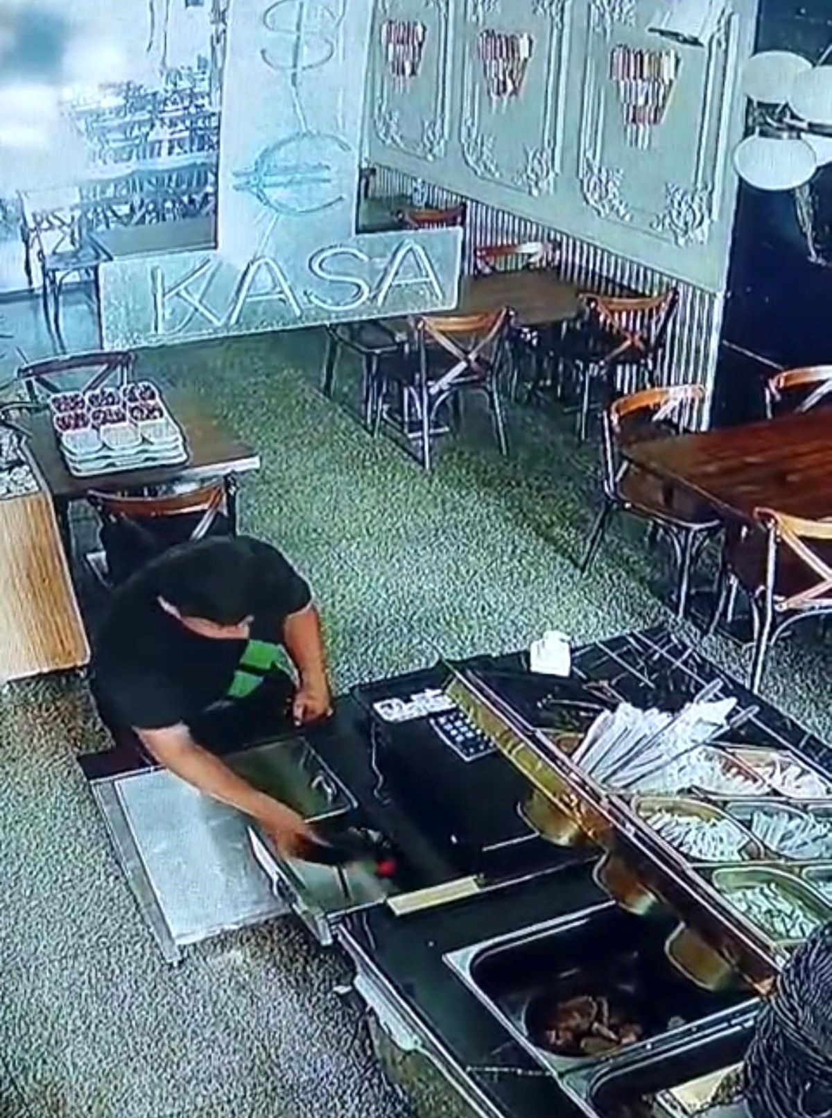 İstanbul'da Restoranda Hırsızlık: 10 Bin Lira ve Bin Dolar Çalındı