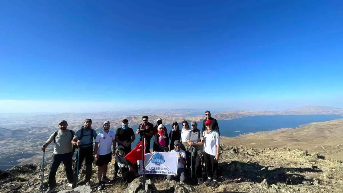 Hazarbaba Dağı'nda Türk Bayrağı Dalgalandı
