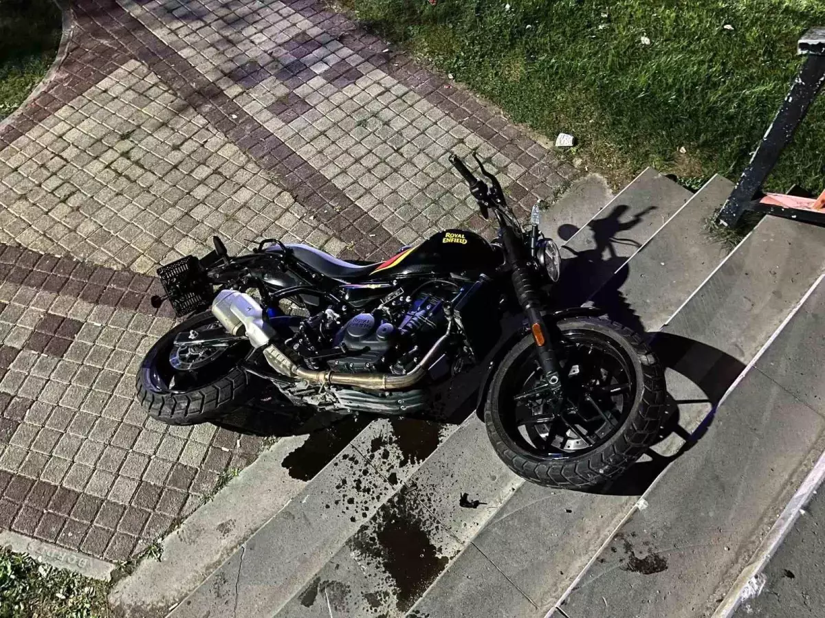 Eskişehir'de Motosiklet Kazası: İki Yaya Yaralandı