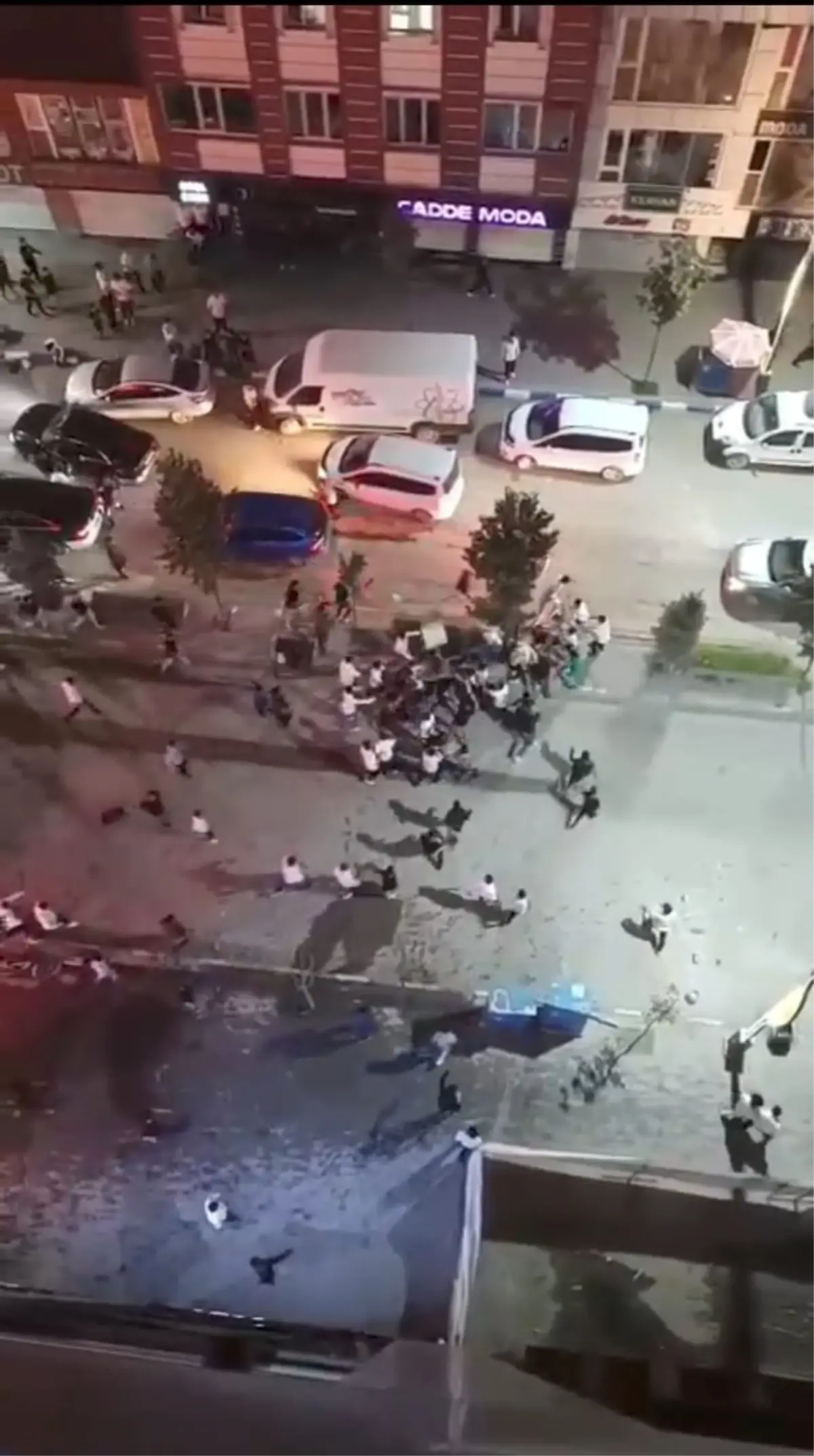 Yüksekova'da İki Grup Arasında Taşlı Sopalı Kavga: 1 Yaralı