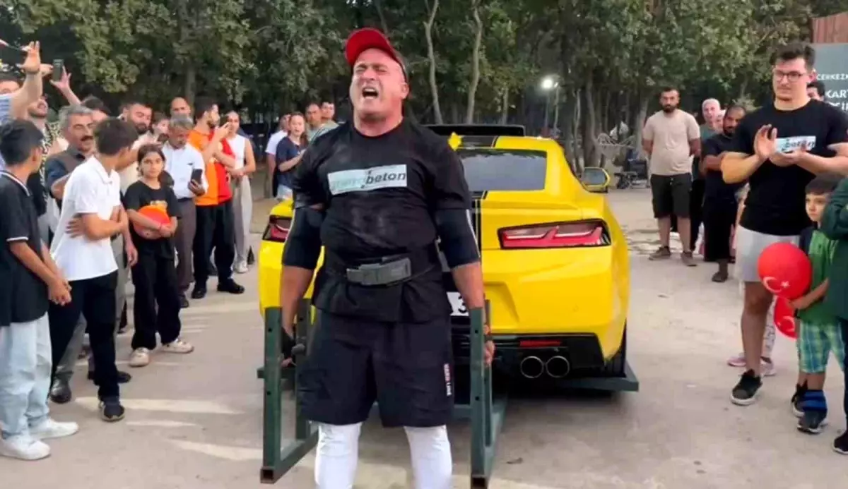 Güç Sporcuları Tekirdağ'da 1 Ton 700 Kilogramlık Aracı Kaldırdı