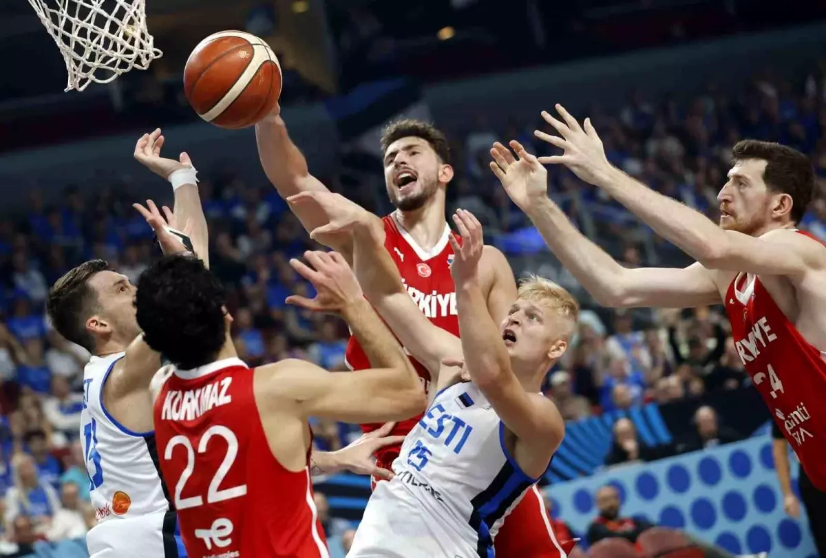 A Milli Basketbol Takımı Estonya'yı 84-64 Yenerek 4'te 4 Yaptı