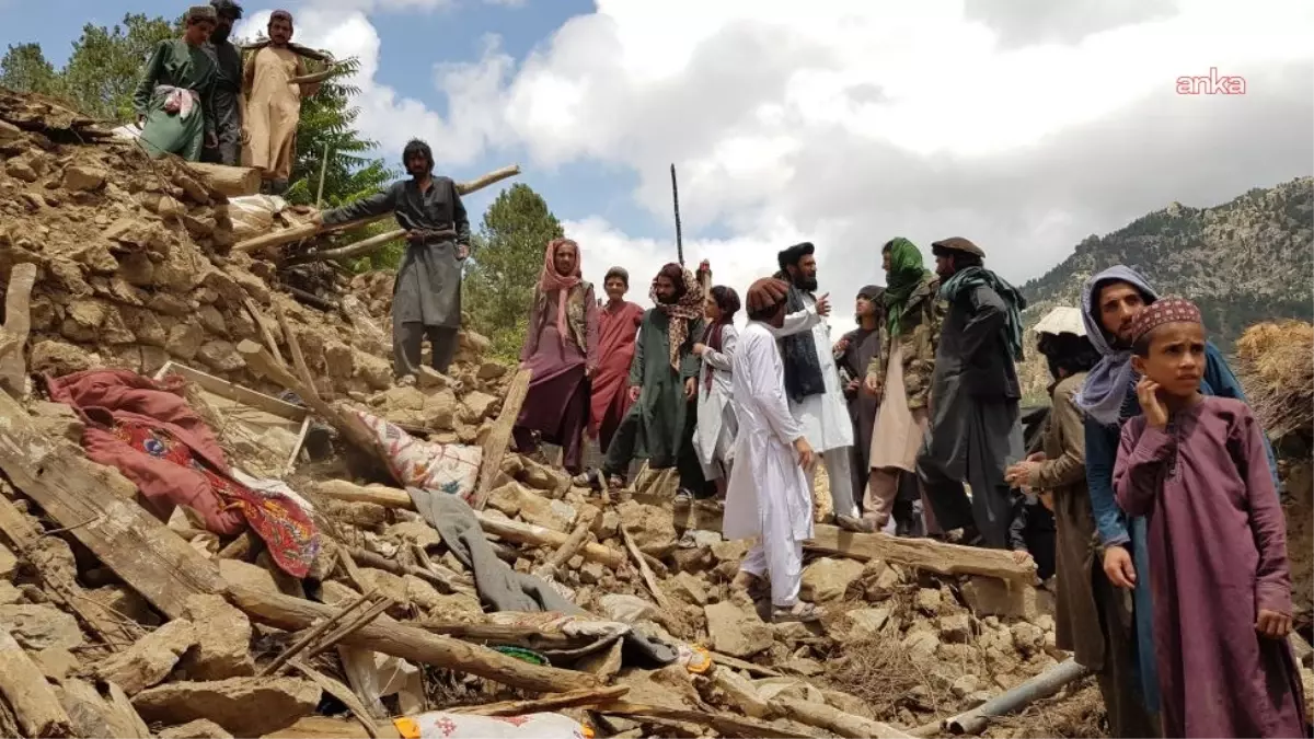 Afganistan'da Deprem: 622 Ölü, 1555 Yaralı