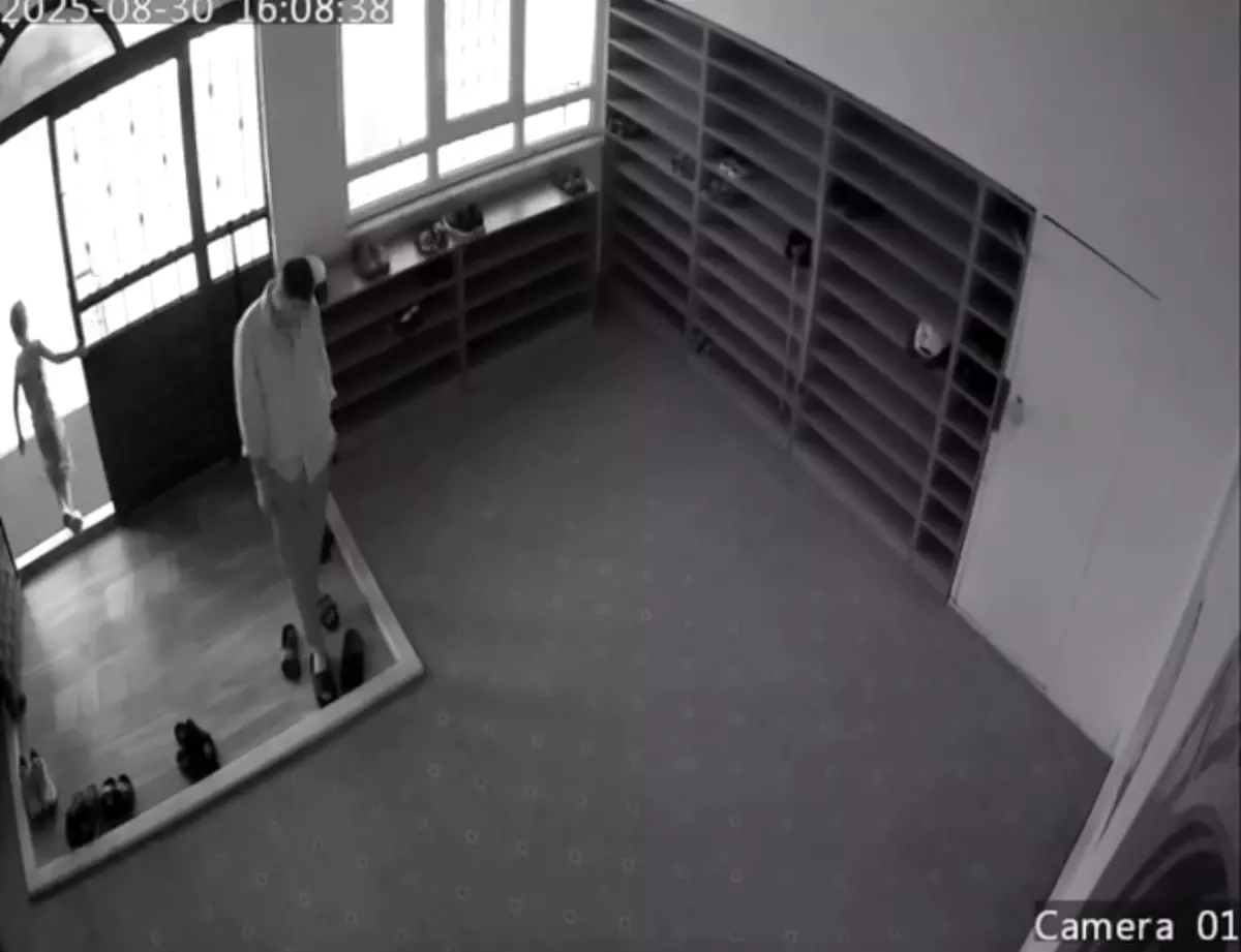 Samsun'da Cami Terlik Hırsızlığı Kamerada