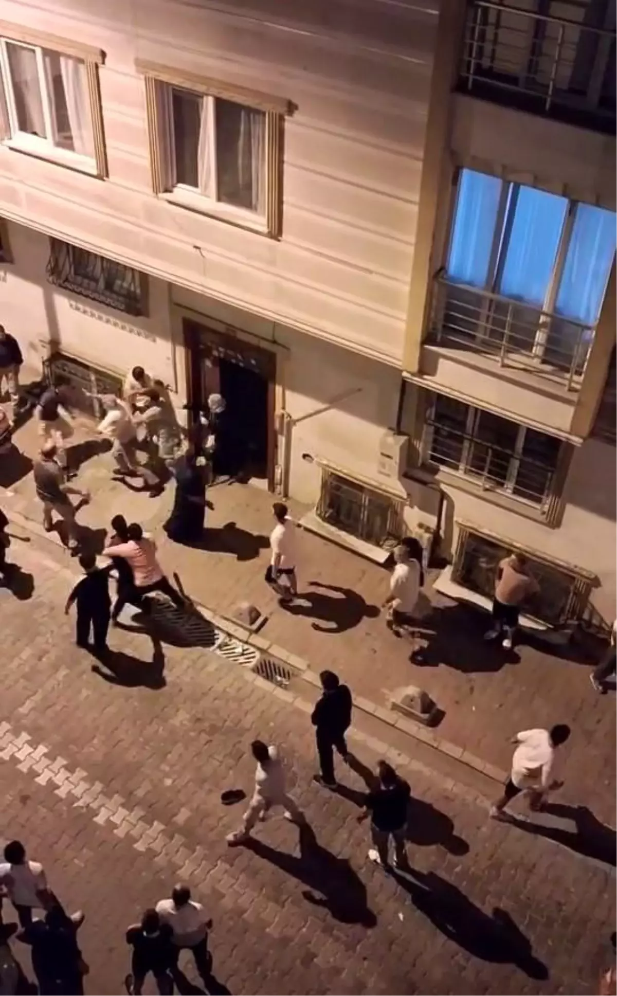 Esenyurt'ta Çocuk Kavgası Aileleri de Savaş Alanına Dönüştürdü