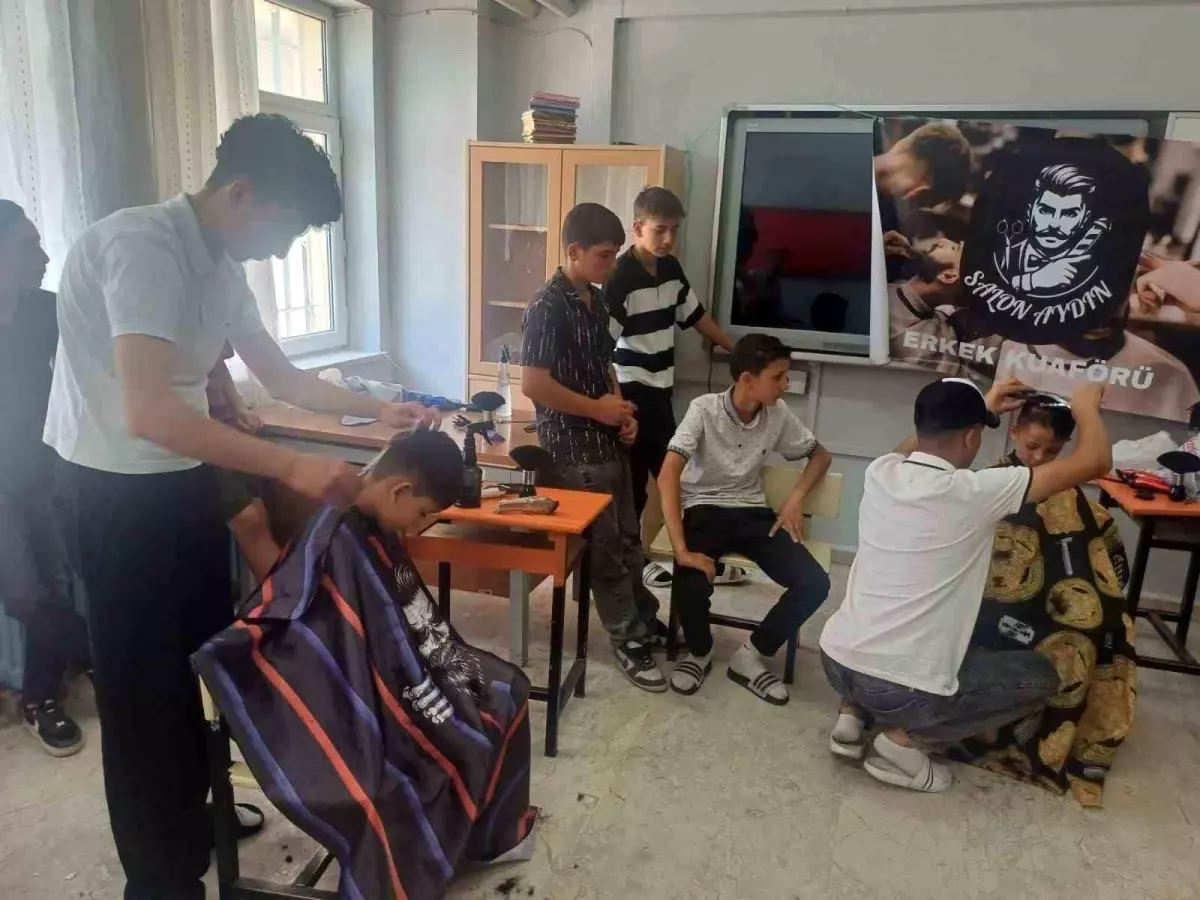 Kayseri'de Öğrencilere Ücretsiz Tıraş Hizmeti