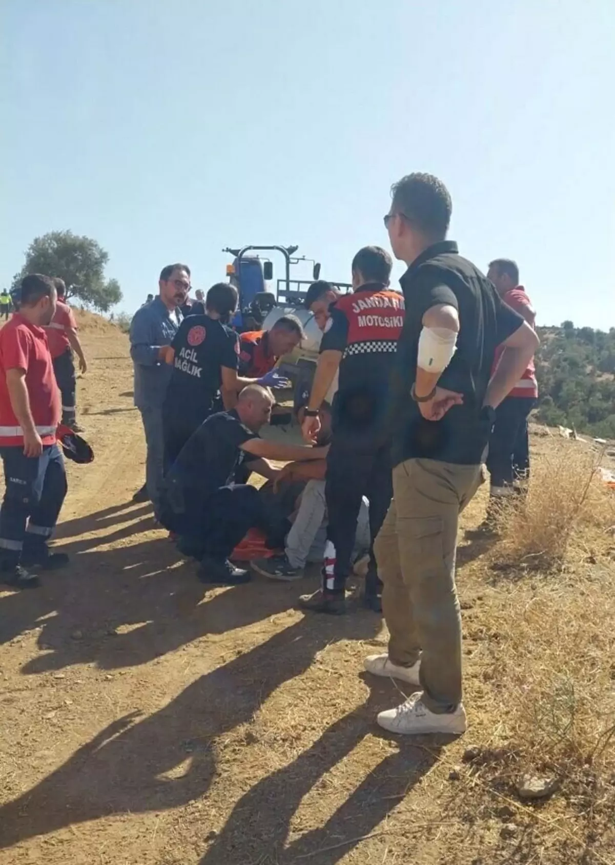 Dinamit yüklü kamyonet devrildi, 10 kişi yaralandı