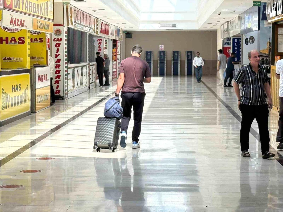 Diyarbakır Otobüs Terminali'nde Okul Yoğunluğu Öncesi Hareketlilik