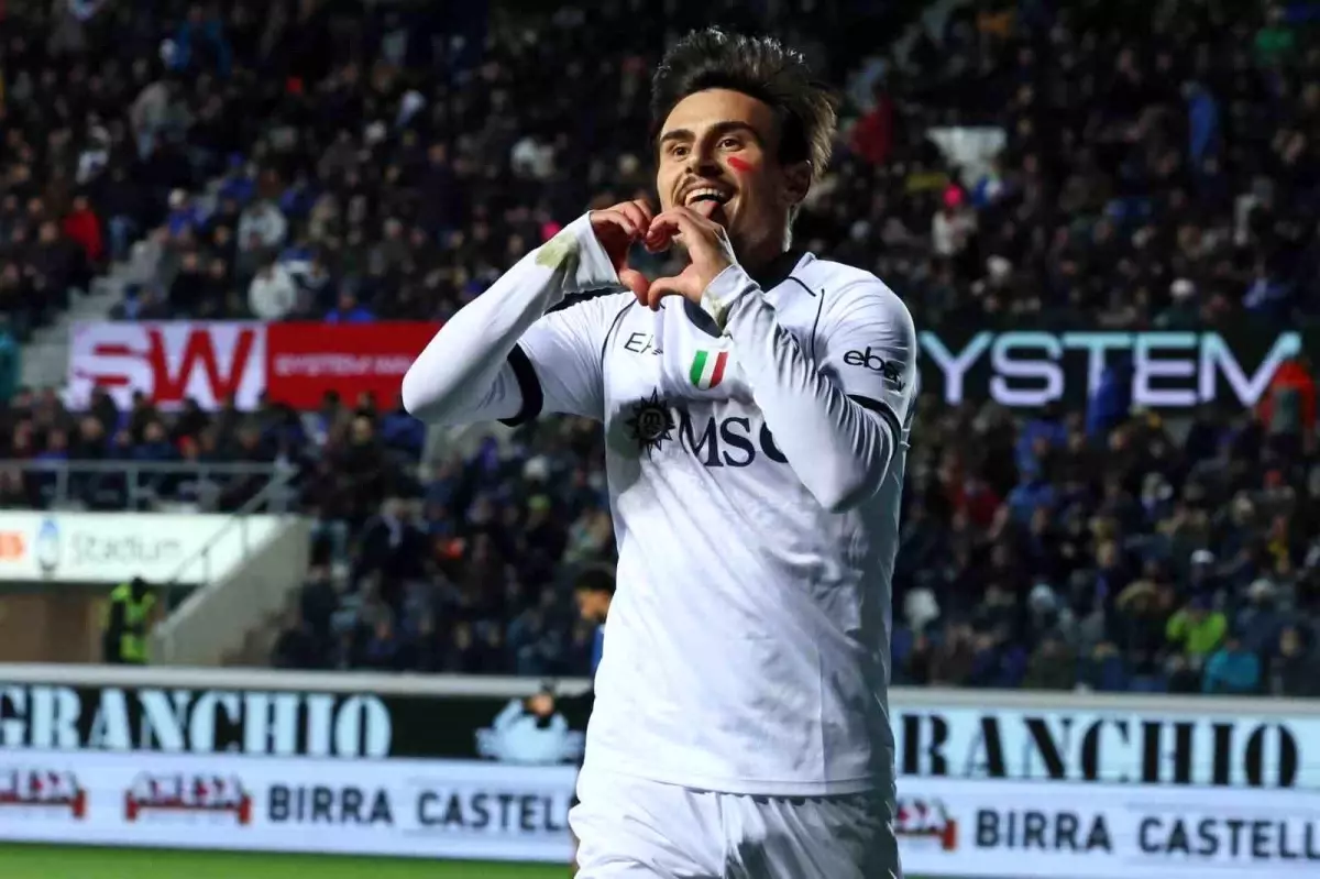 Eljif Elmas Napoli'ye Kiralık Olarak Transfer Oldu