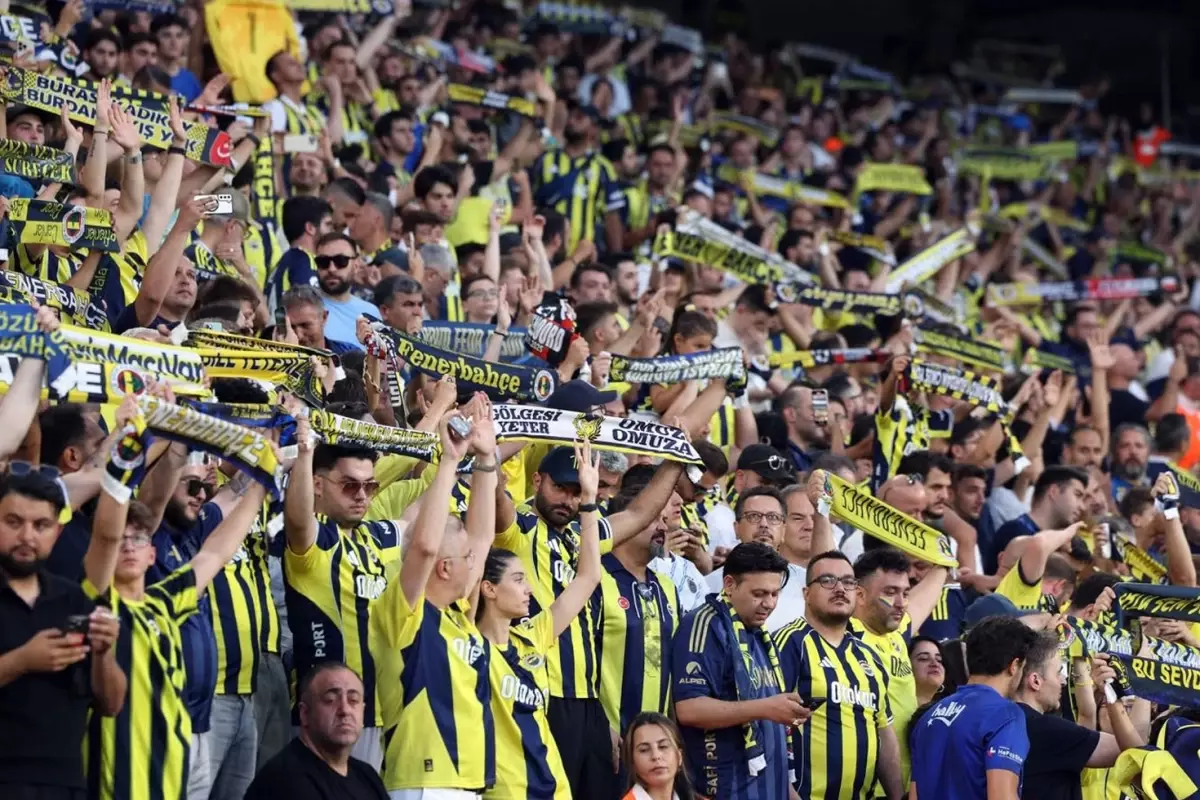 Fener'in başına talih kuşu kondu! Yıldız futbolcuya çuvalla para teklif edildi