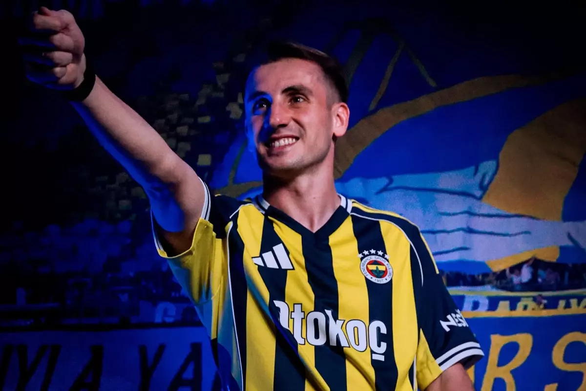 Fenerbahçe, Kerem Aktürkoğlu ile 4 yıllık sözleşme imzaladı
