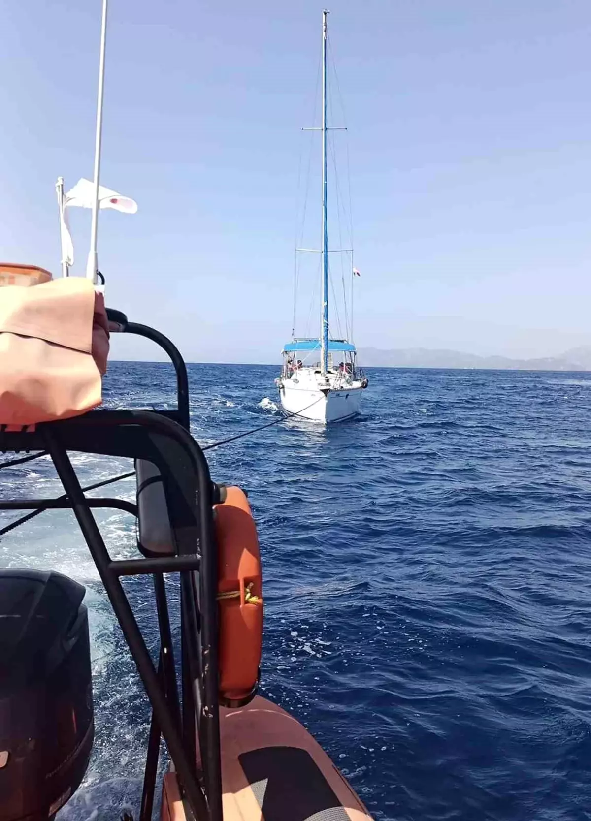 Fethiye Açıklarında Sürüklenen Yelkenli Kurtarıldı