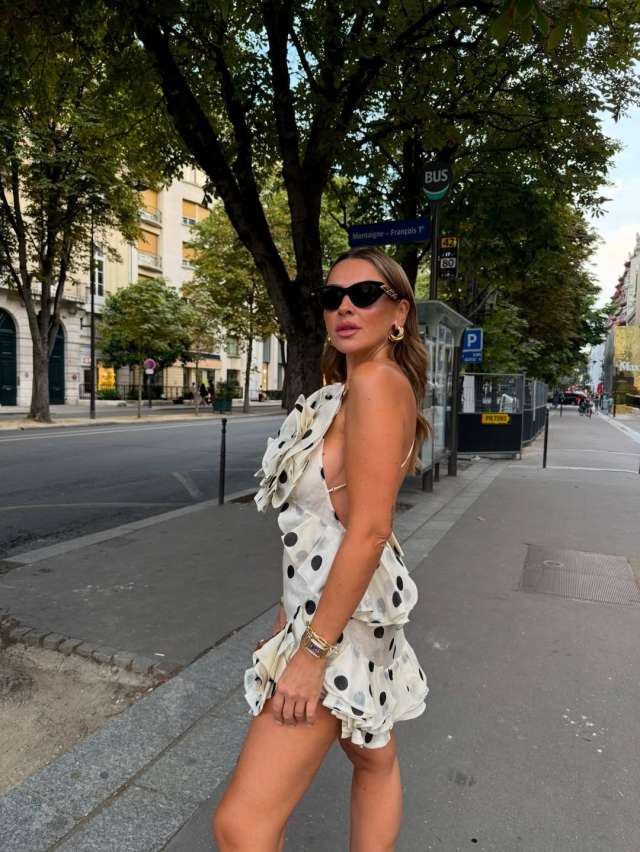 hadise paris sokaklarini podyuma cevirdi 19001435 1216 m