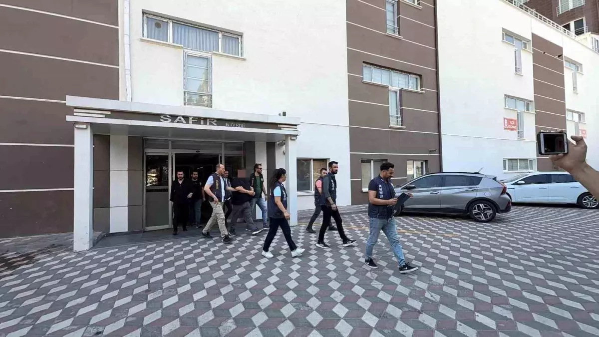 Gazeteci C.T. 'Gerçeğe aykırı bilgi yayma' suçlamasıyla gözaltına alındı