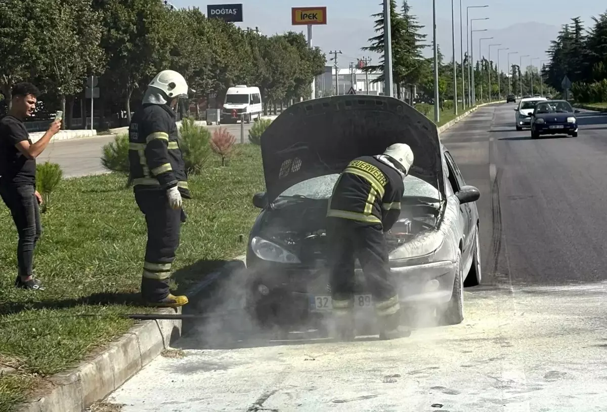 Isparta-Eğirdir Karayolunda Otomobil Yangını