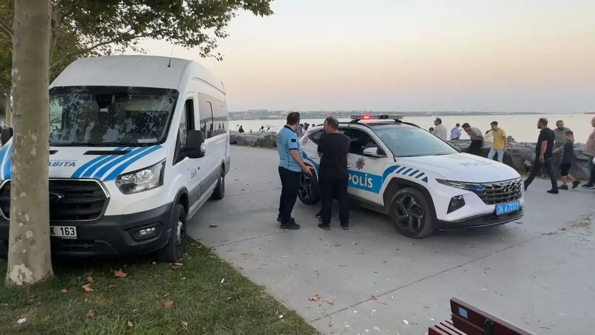 Avcılar'da Zabıta Memuruna Bıçak Çeken Şüpheli Olay Yerinden Kaçtı
