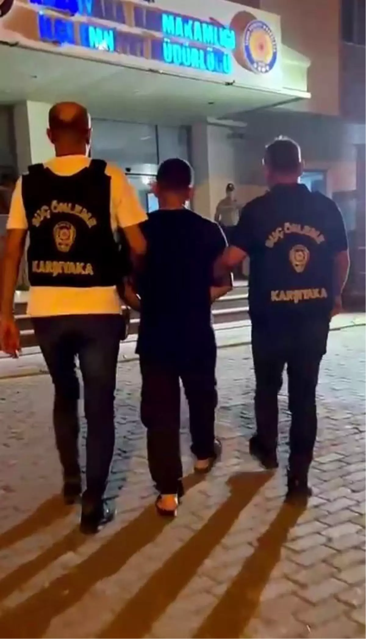İzmir'de Aranan Suçlu Yakalandı