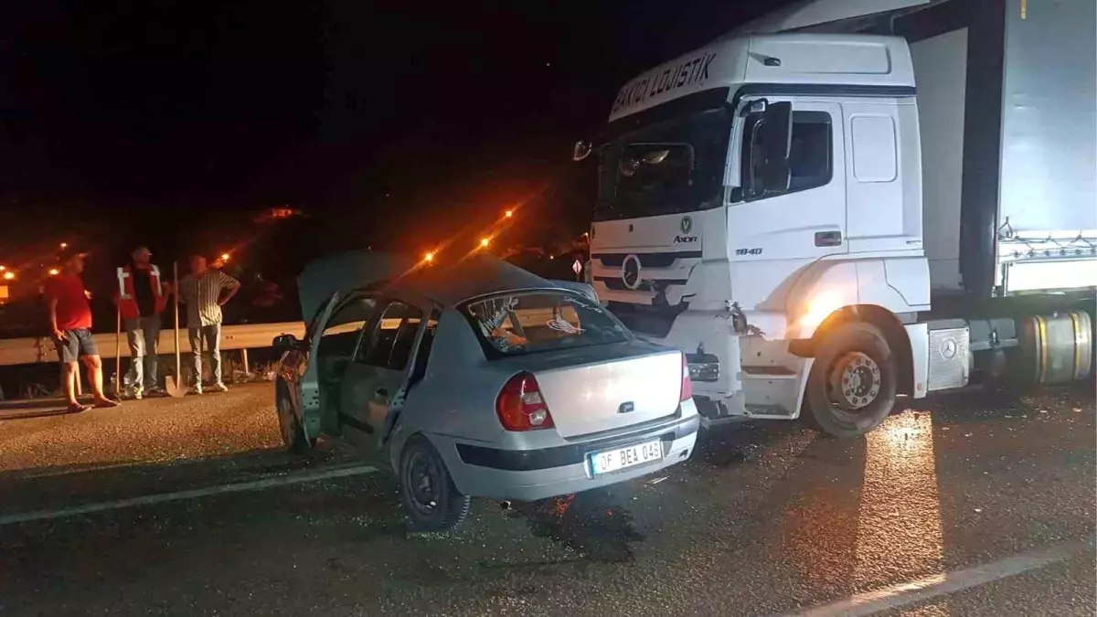 Kırıkkale'de Tır ve Otomobil Çarpıştı: 6 Yaralı