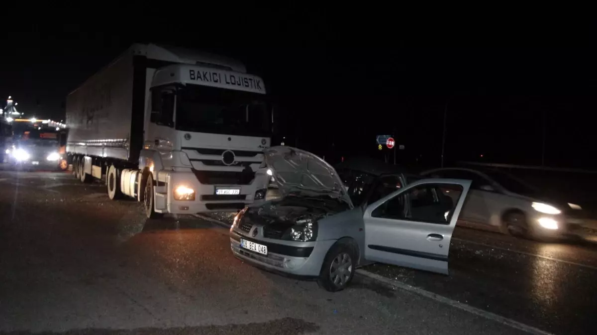 Kırıkkale'de TIR ve otomobil çarpıştı, 6 kişi yaralandı
