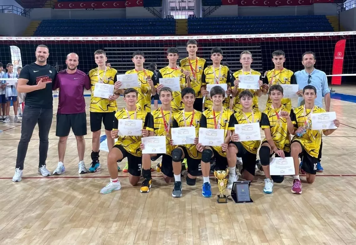 Manisa Voleybol Takımı, Anadolu Yıldızlar Ligi'ni Namağlup Kazandı