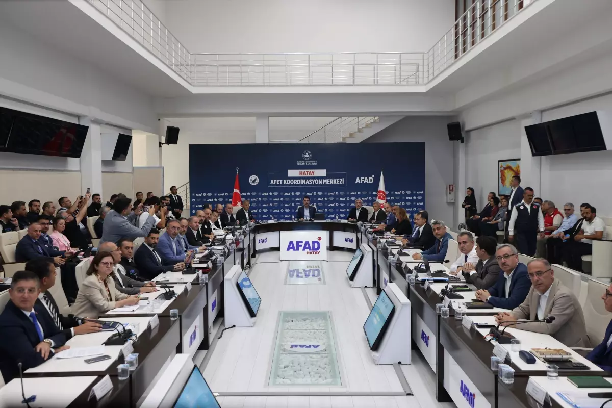 Bakan Kurum, Hatay'da Deprem Sonrası Çalışmaları Değerlendirdi