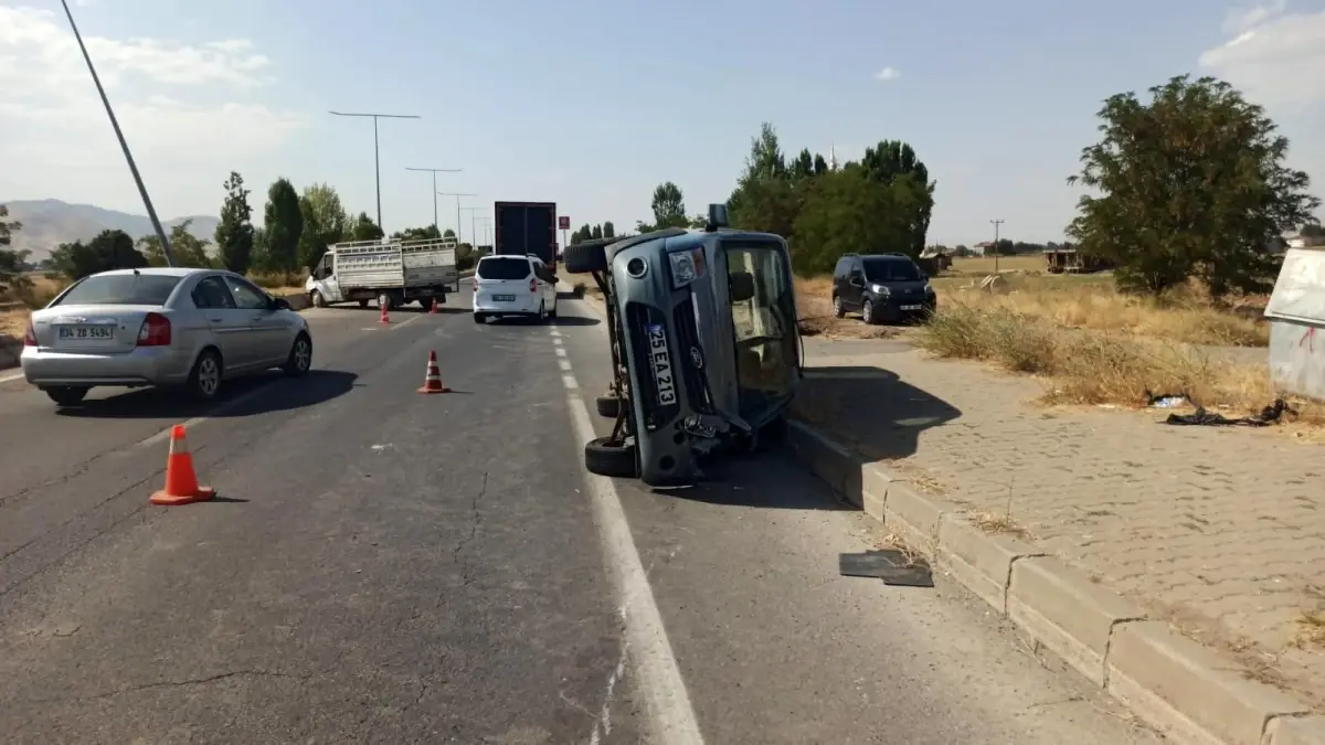 Muş'ta Ticari Araç ile Kamyonet Çarpıştı