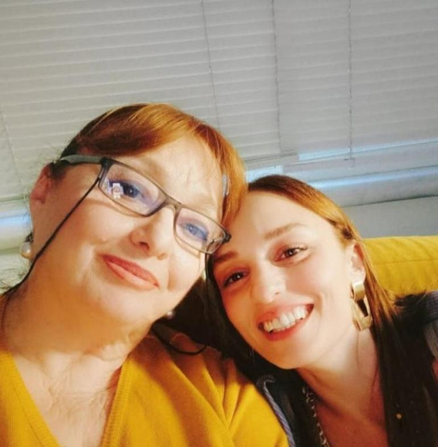 Nilperi Şahinkaya's painful day! Her mother is being sent off on her final journey