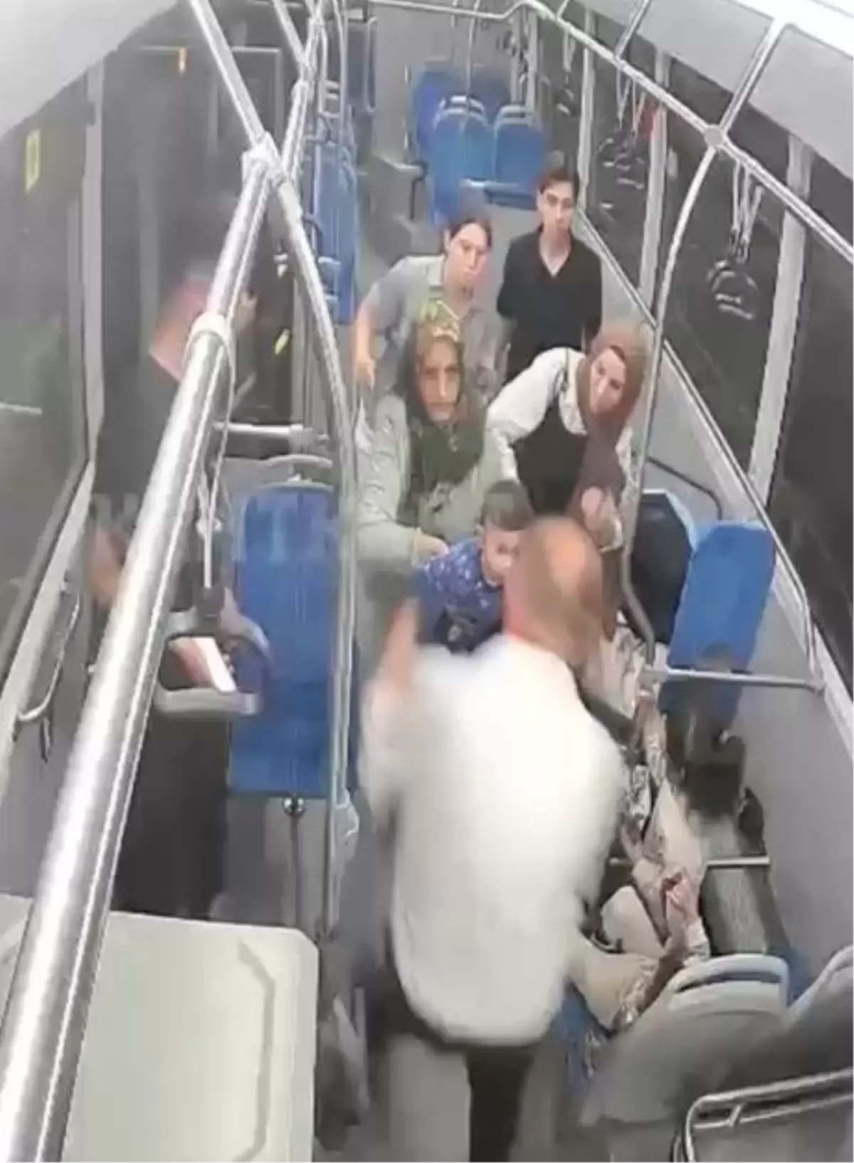 Kocaeli'de Otobüs Şoförü, Nefes Borusuna Cips Kaçan Çocuğu Kurtardı