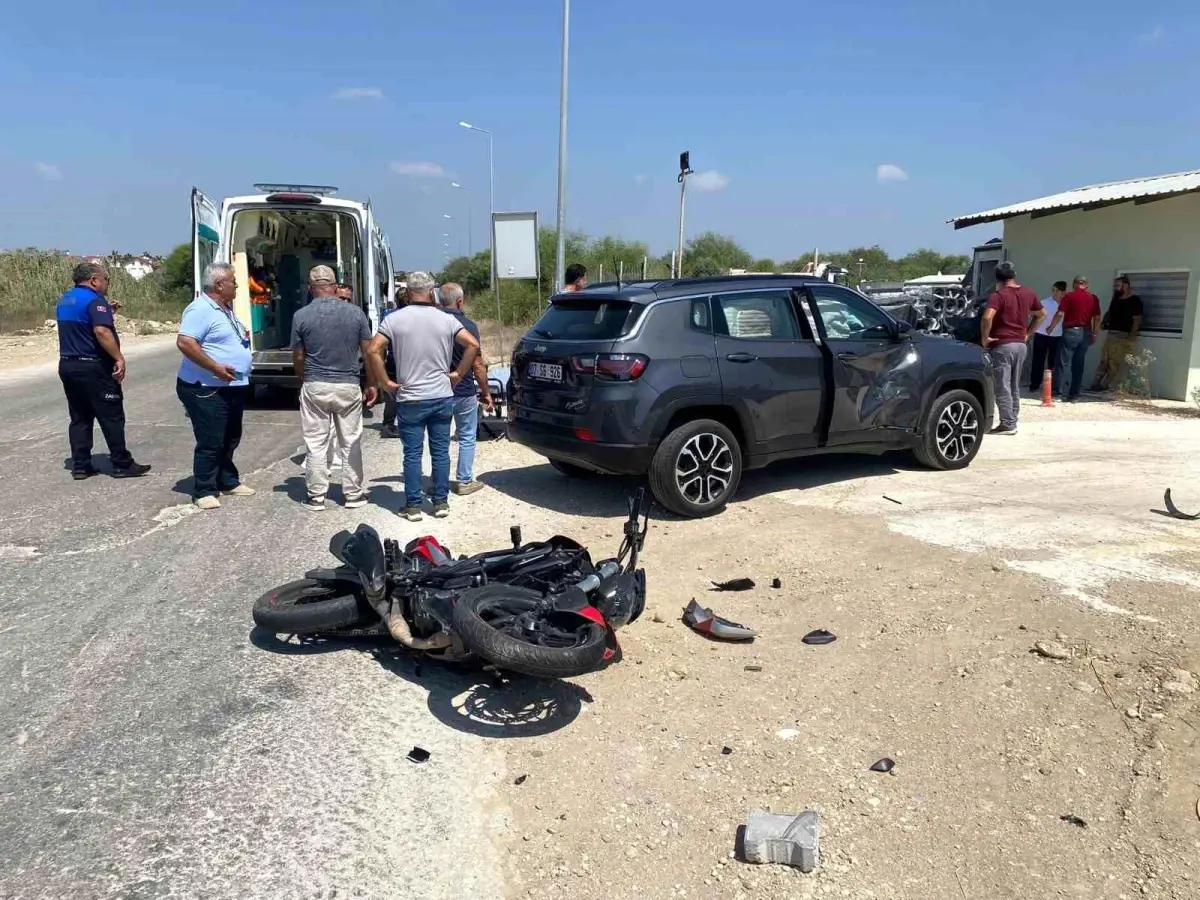Antalya'da Trafik Kazası: Motosiklet Sürücüsü Yaralandı