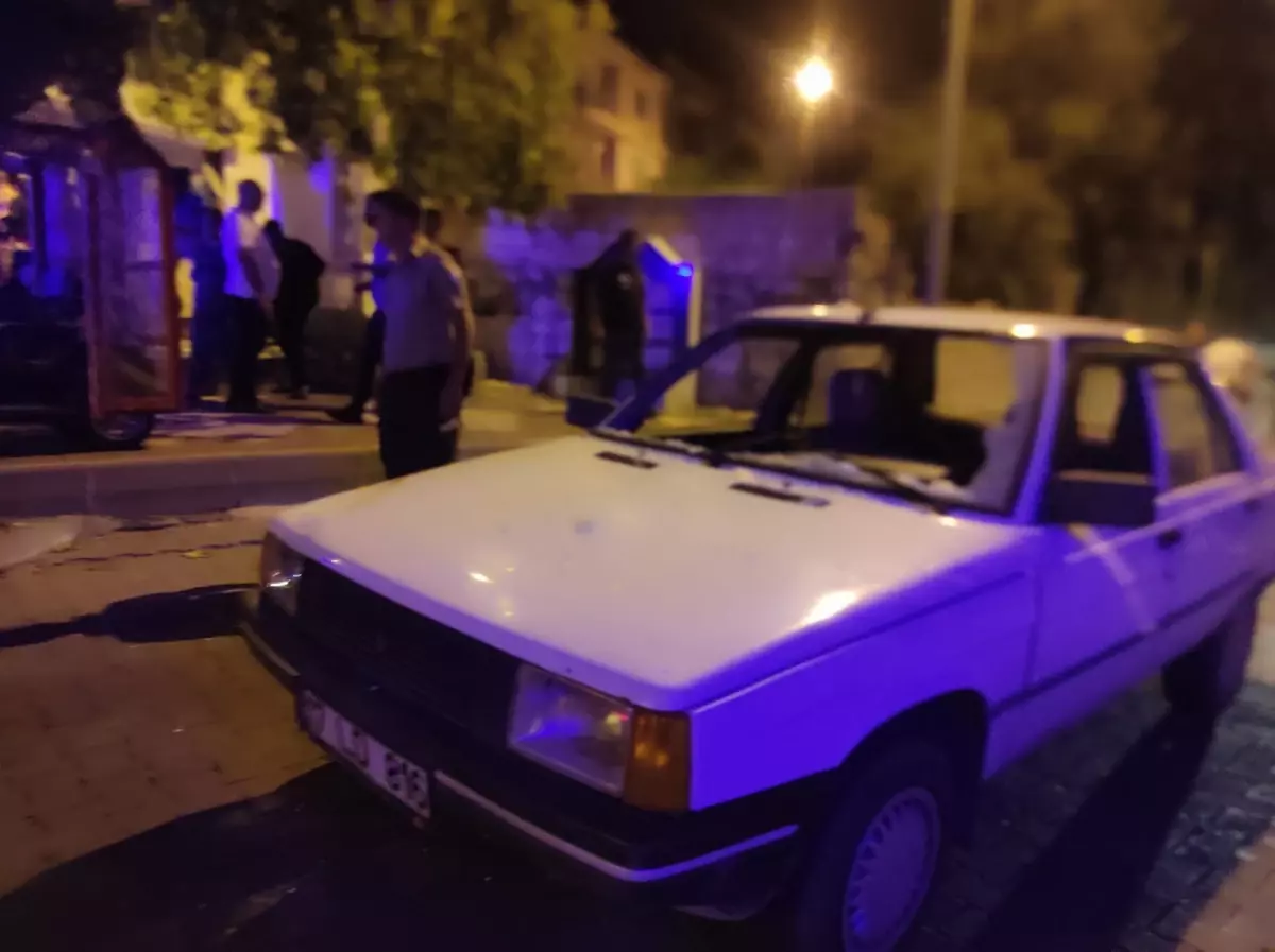 Tartışma Sonrası Otomobil Çarpan Genç Ağır Yaralandı