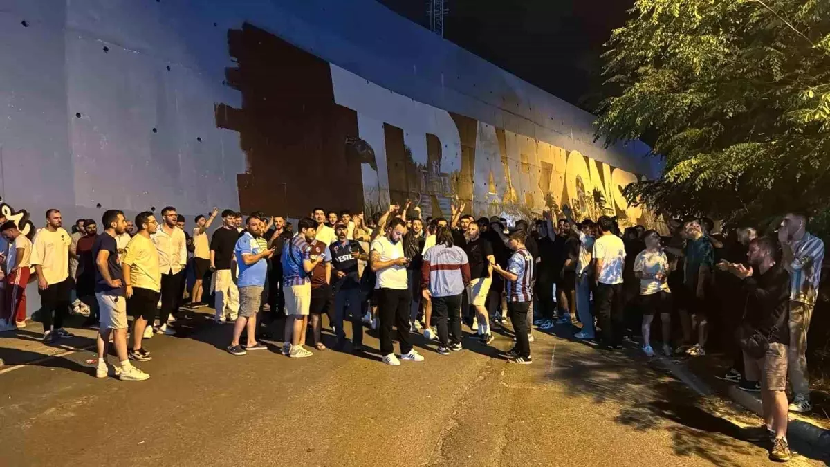 Trabzonspor Taraftarları Uğurcan Çakır'ı Protesto Etti