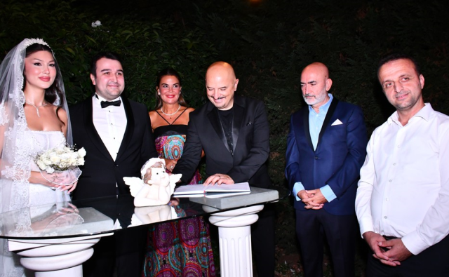 Ünlü isimleri buluşturan gece! Melis Gökhan ve Canberk Acartürk mutluluğa 'evet' dedi Ünlü isimleri buluşturan gece! Melis Gökhan ve Canberk Acartürk mutluluğa 'evet' dedi