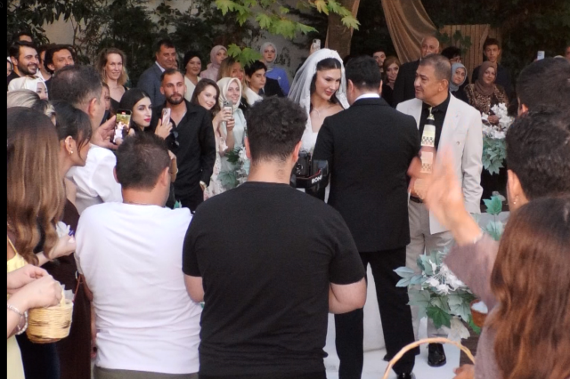 Ünlü isimleri buluşturan gece! Melis Gökhan ve Canberk Acartürk mutluluğa 'evet' dedi Ünlü isimleri buluşturan gece! Melis Gökhan ve Canberk Acartürk mutluluğa 'evet' dedi