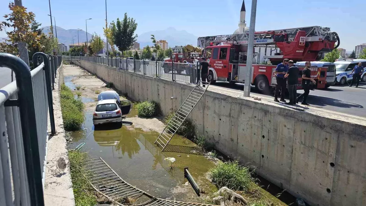 Kayseri'de Sulama Kanalına Düşen Araçta Kadın Sürücü Yaralandı