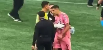 Yumruk attı, tükürdü! Luis Suarez kupa maçında ortalığı birbirine kattı
