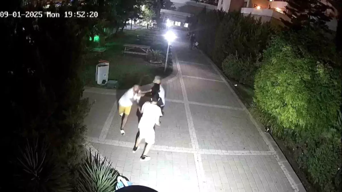Adana'da 13 Yaşındaki Çocuğa Sitede Dayak