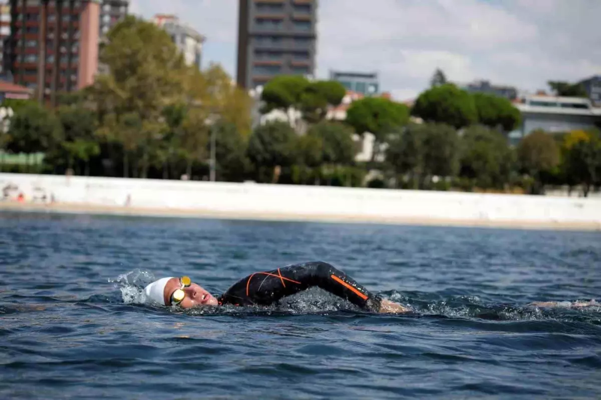 İrem Sönmez, 30 Saatte 61 Kilometre Yüzerek Rekor Kırdı
