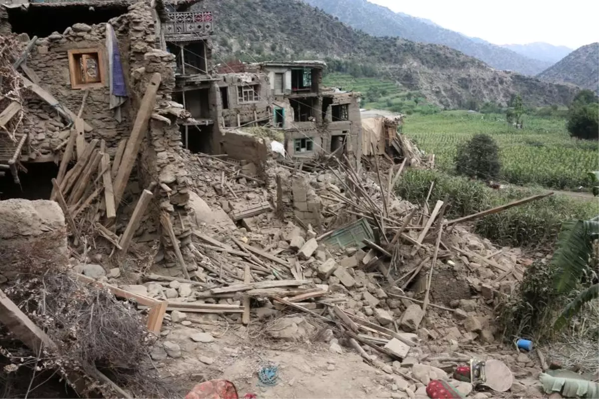 Afganistan'daki Depremde Ölü Sayısı 1.124'e Yükseldi
