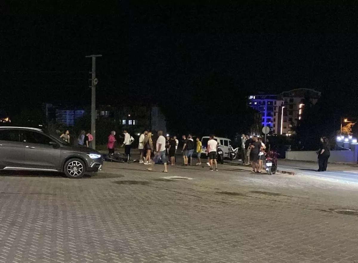 Antalya'da Motosiklet Kazası: Sürücü Yaralandı
