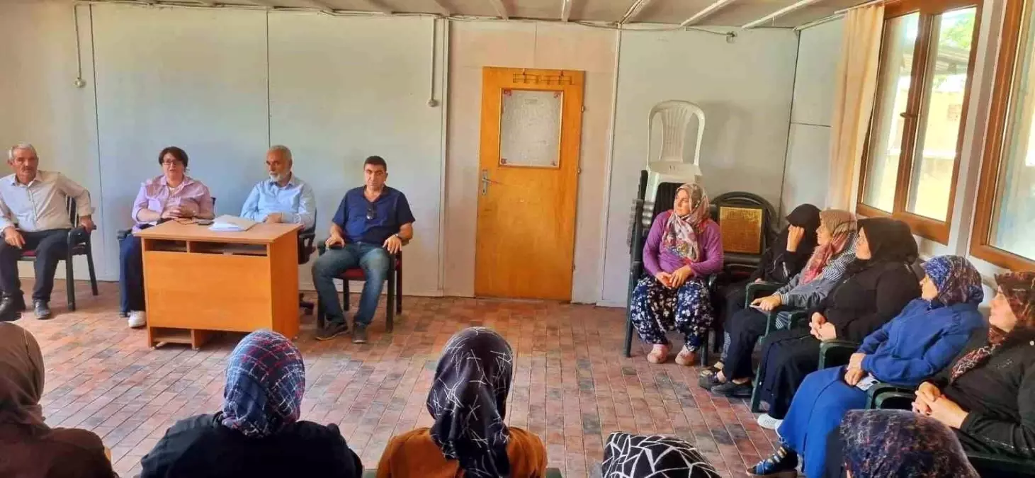 Kütahya'da Kadın Çiftçilere Kooperatif Eğitimi