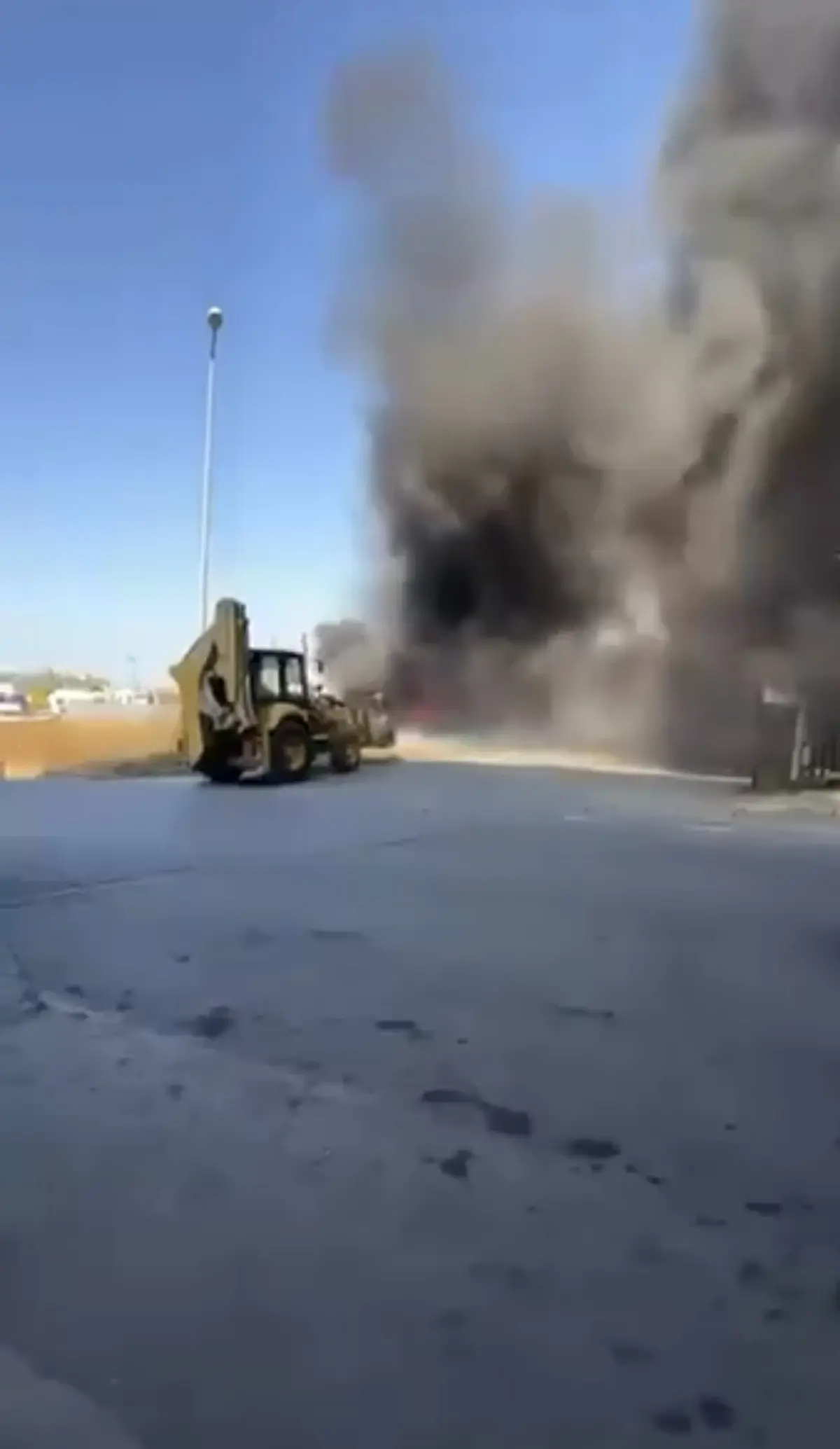 Ataşehir'de Yangın Kamyona Sıçradı