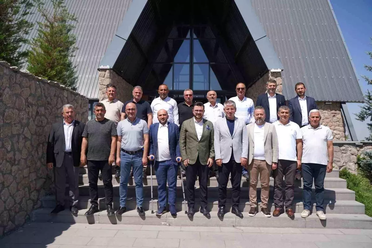 AK Parti Kayseri İl Başkanı İlçe Başkanlarıyla Toplandı