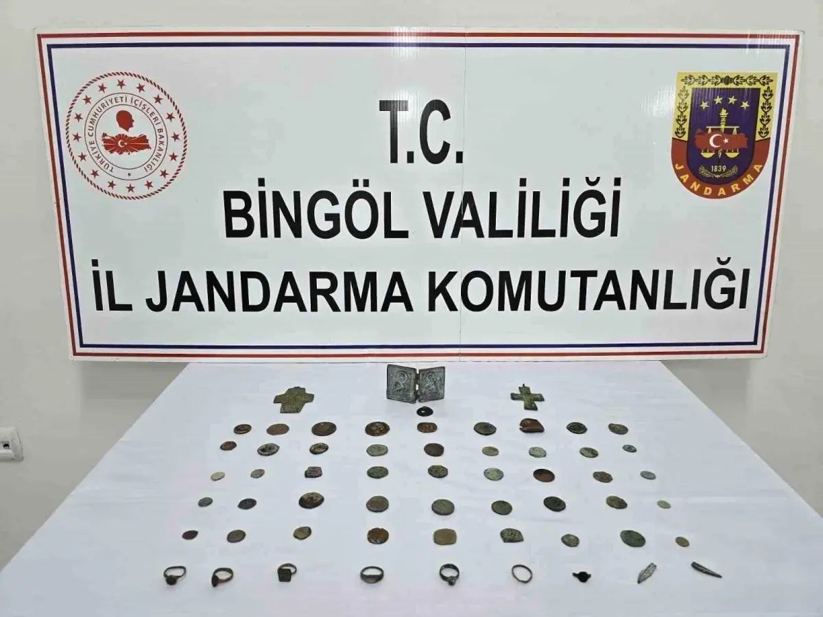 Bingöl'de Şüpheli Araçta Tarihi Eserler Ele Geçirildi