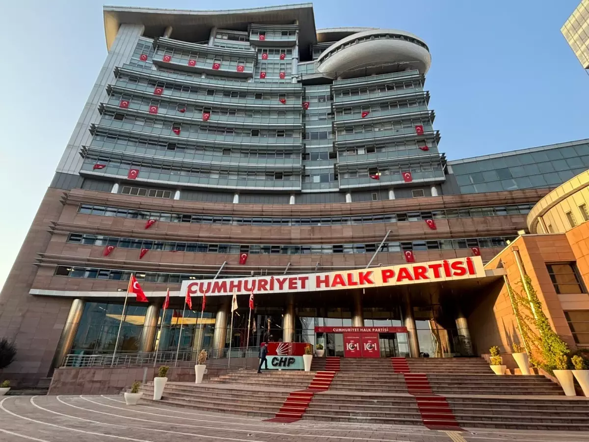 CHP MYK, İstanbul İl Yönetimini Görevden Uzaklaştırdı