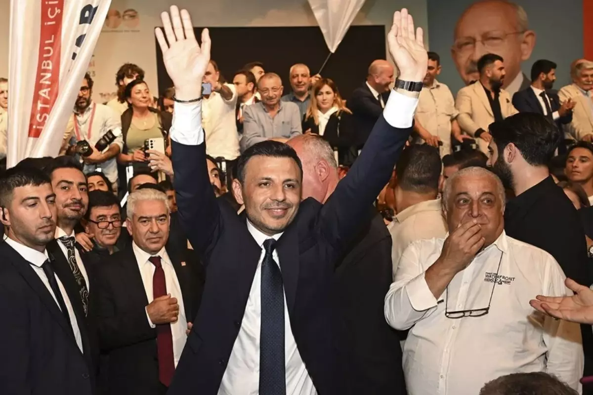 CHP'nin İstanbul İl Kongresi iptal edildi! Özgür Çelik ve yönetimi görevden alındı