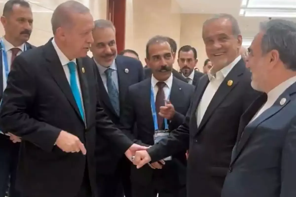 Çin'deki zirvede samimi anlar! Pezeşkiyan'dan Erdoğan'a davet